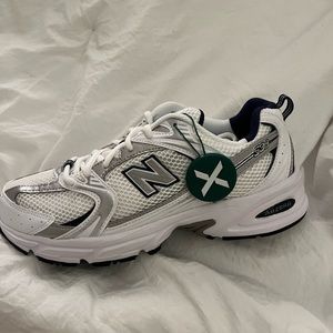 BNWT New Balance 530 White Silver Navy